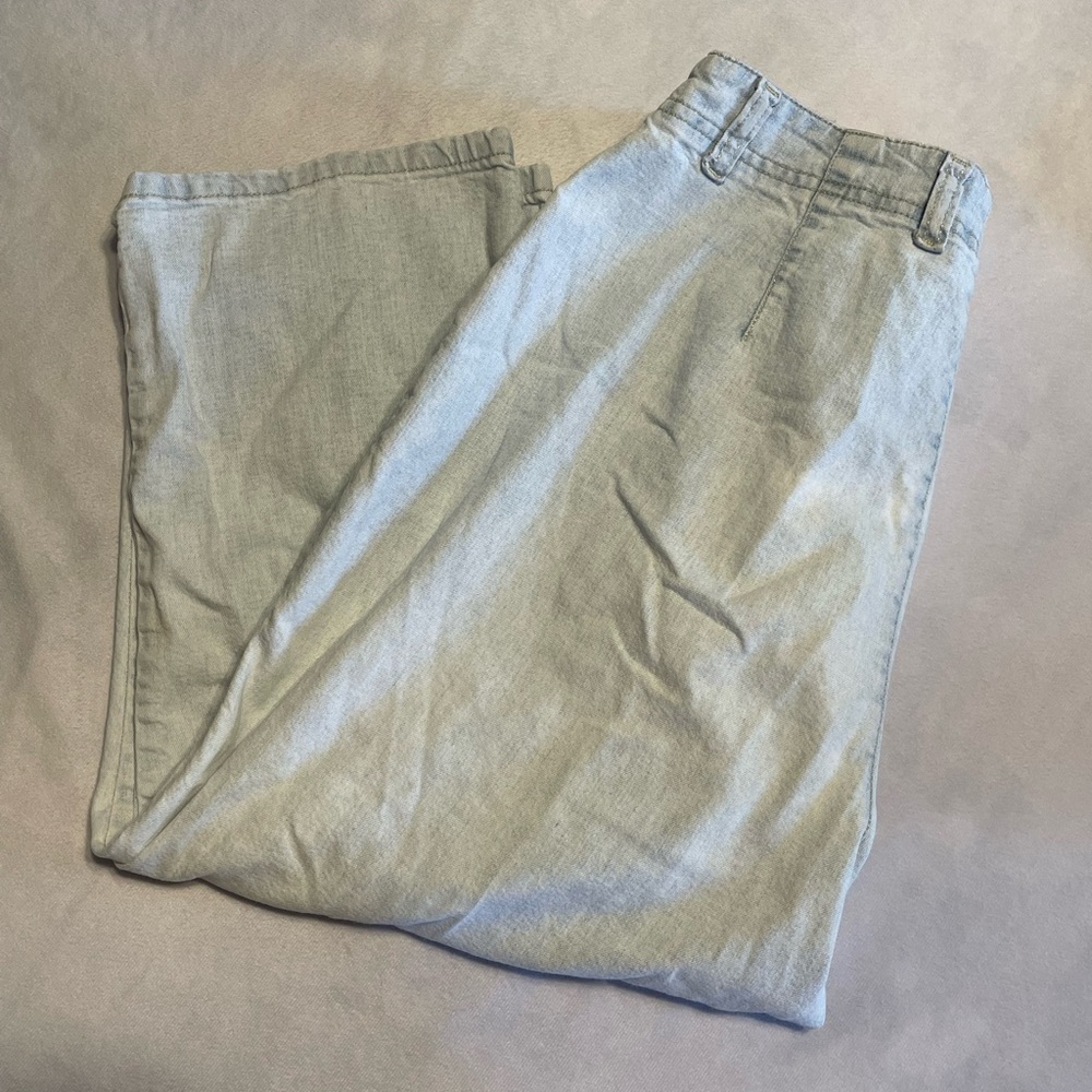 3/$15 Gloria Vanderbilt women’s size 12 petite light wash denim capris - Picture 6 of 8